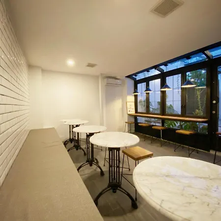 Loewys Home Tanjung Duren Jakarta Barat-3